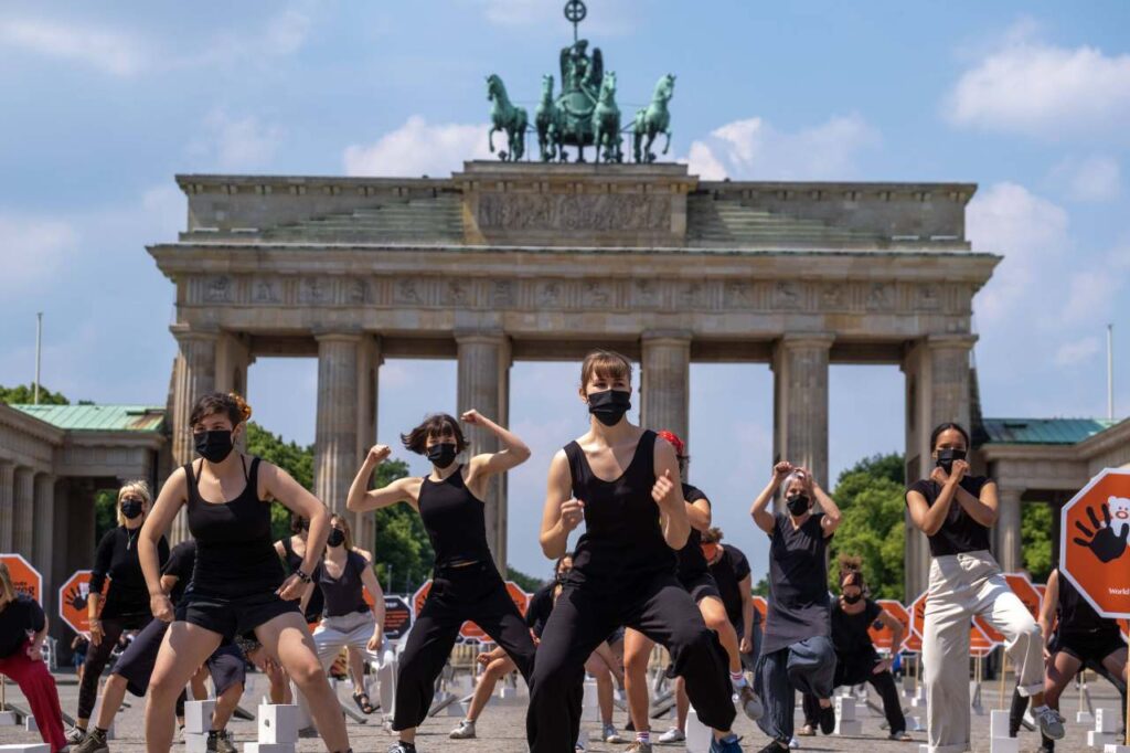 Tants leiab protestivormina järjest sagedasemat kasutust. Möödunud suvel tantsiti Berliinis seksuaalvägivallavastasel protestiaktsioonil. Foto: Rolf Zoellner / Scanpix