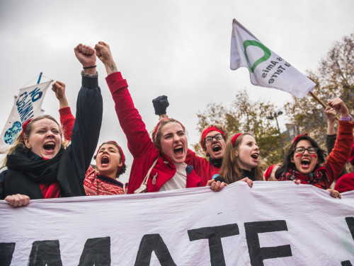 Kliimamuutusi esilekutsuva tööstustegevuse vastu protestivad noored Pariisis 2015. aastal. Foto: Renee Altrov