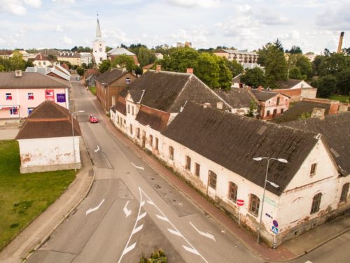 Valga ajalooline kreisihoone ja Riia tänav enne linnasüdame uuenduskuuri. Foto: Valga vallavalitsus