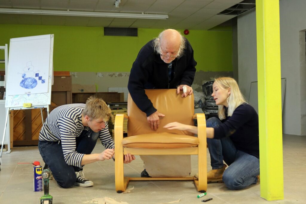 Paranduskelder levitab isetegemise pisikut paranduskohvikute kaudu. Möödunud sügisel käidi innustust jagamas Tartu Meeste Kojas. Foto: Kätlin Johanson