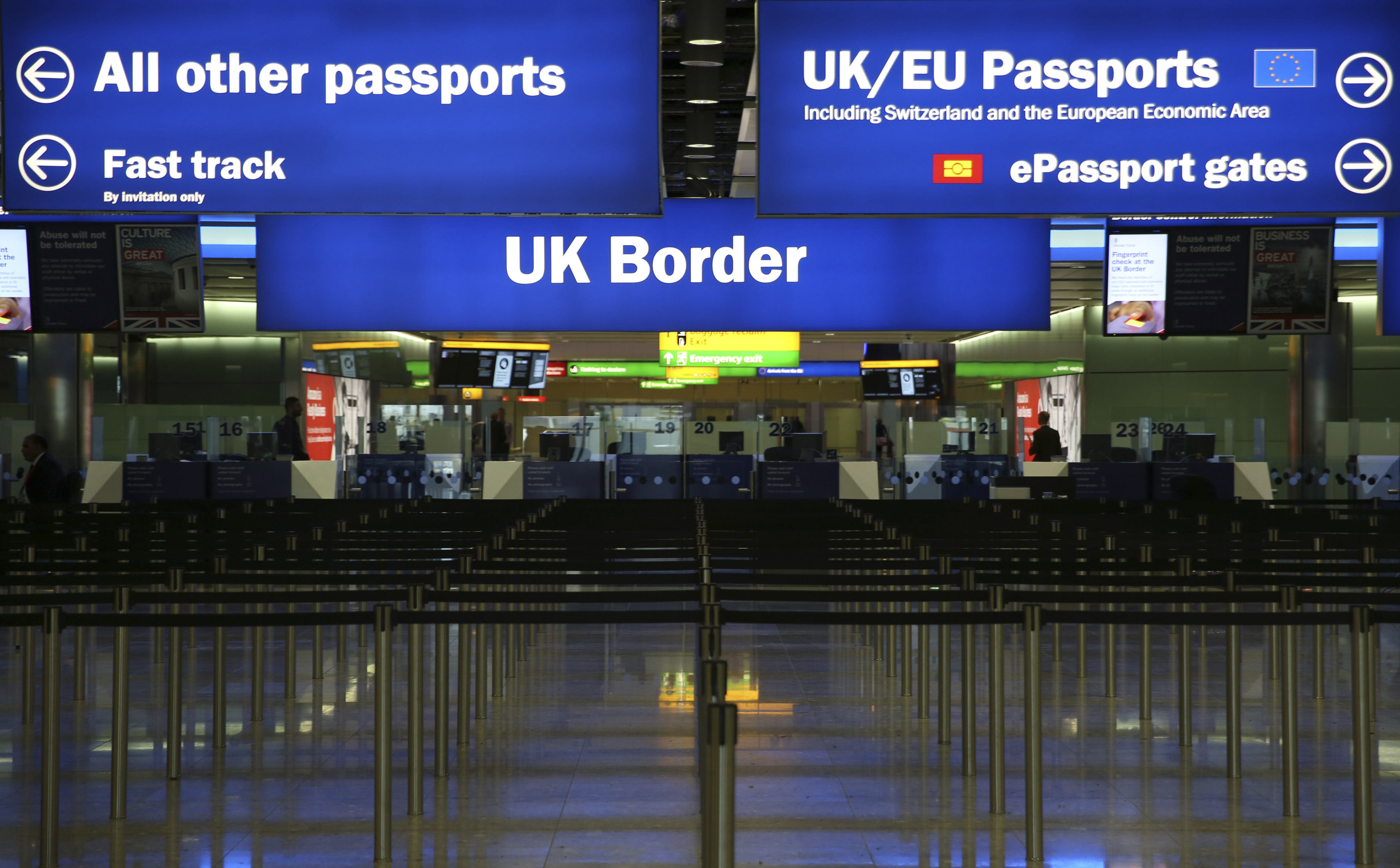 Piirikontroll Londoni Heathrow lennujaamas. Foto: Neil Hall / Reuters / Scanpix