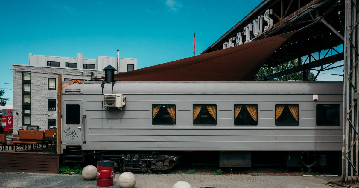 Gentrifikatsiooni õied ehk vanad reisivagunid on muudetud restoraniks. Foto: Tõnu Tunnel