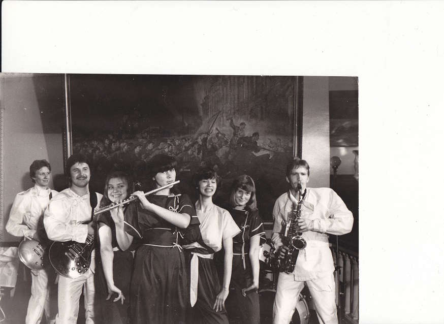 Pillimehed ja üks kahendik ansambel Elektra koosseisust 1980ndate alguses. Foto: Kadri Hundi erakogu