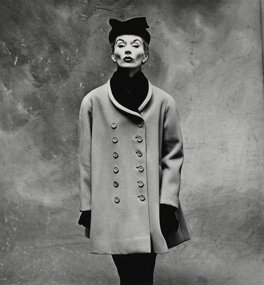 Irving  Penn. Balenciaga väike mantel (Lisa Fonssagrives-Penn). 1950, Pariis.