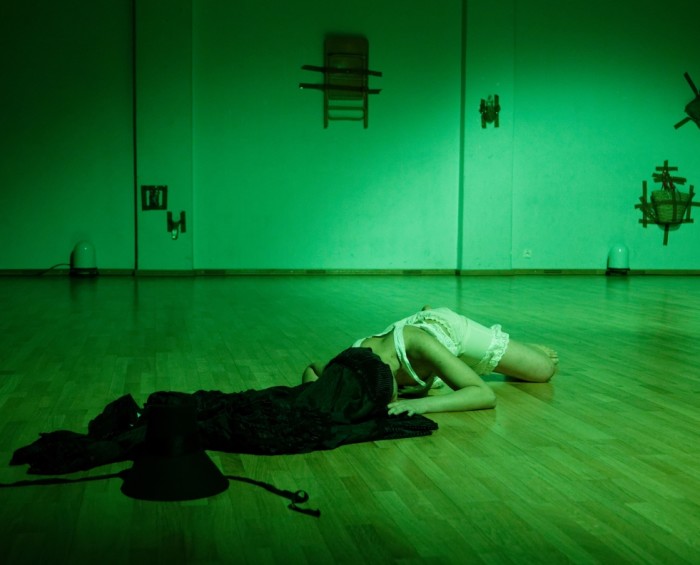 Joanna Kalm etenduses „Femmaaž”. Foto: Hirohisa Koike 