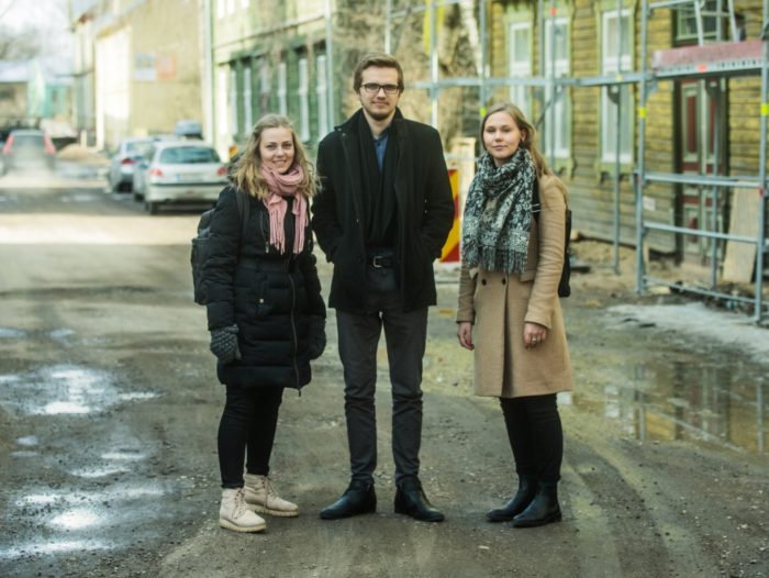 Noored keskkonnaaktivistid (vasakult) Laura Oro, Jürgen Hendrik Voitka ja Carmen Kilvits. Foto: Gabriela Liivamägi