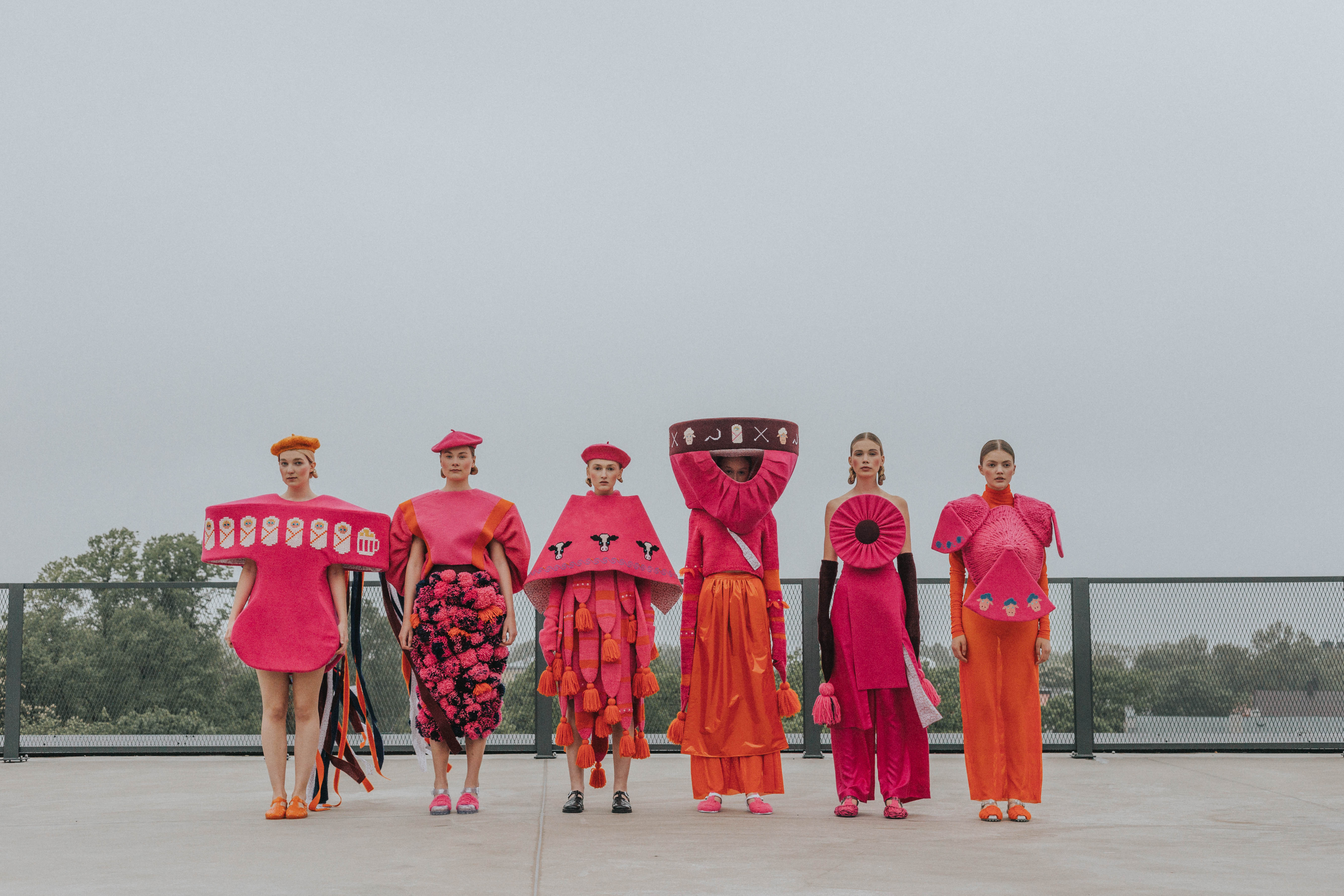 Karin Kreegi kollektsioon „Kipe”. Foto: Anneliis Reili, modellid: Tuule Sadam, Erika Filippov, Agnes Mäe, Birgit Rand, Kairiin Kodala ja Herdis Lauri