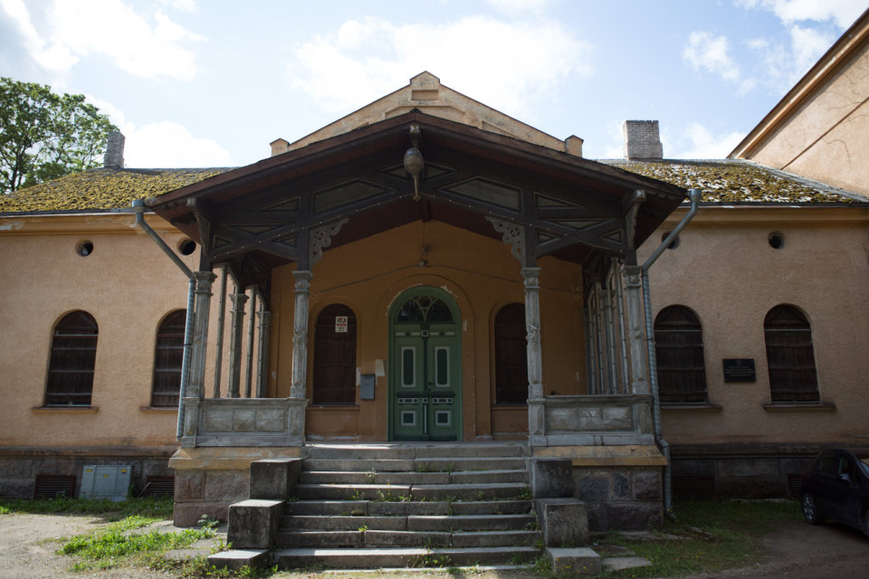 Üks kontserdipaikadest: Viljandi mõisa veranda. Foto: Kris Süld