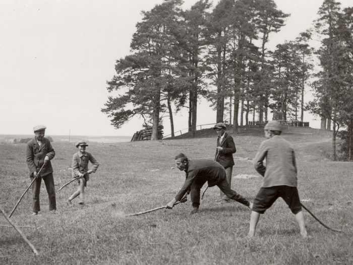 Muna mulku ajamine, Kambja kihelkond, 1933. Fotod: Richard Viidebaum (Viidalepp) (Eesti Rahvaluule Arhiiv)