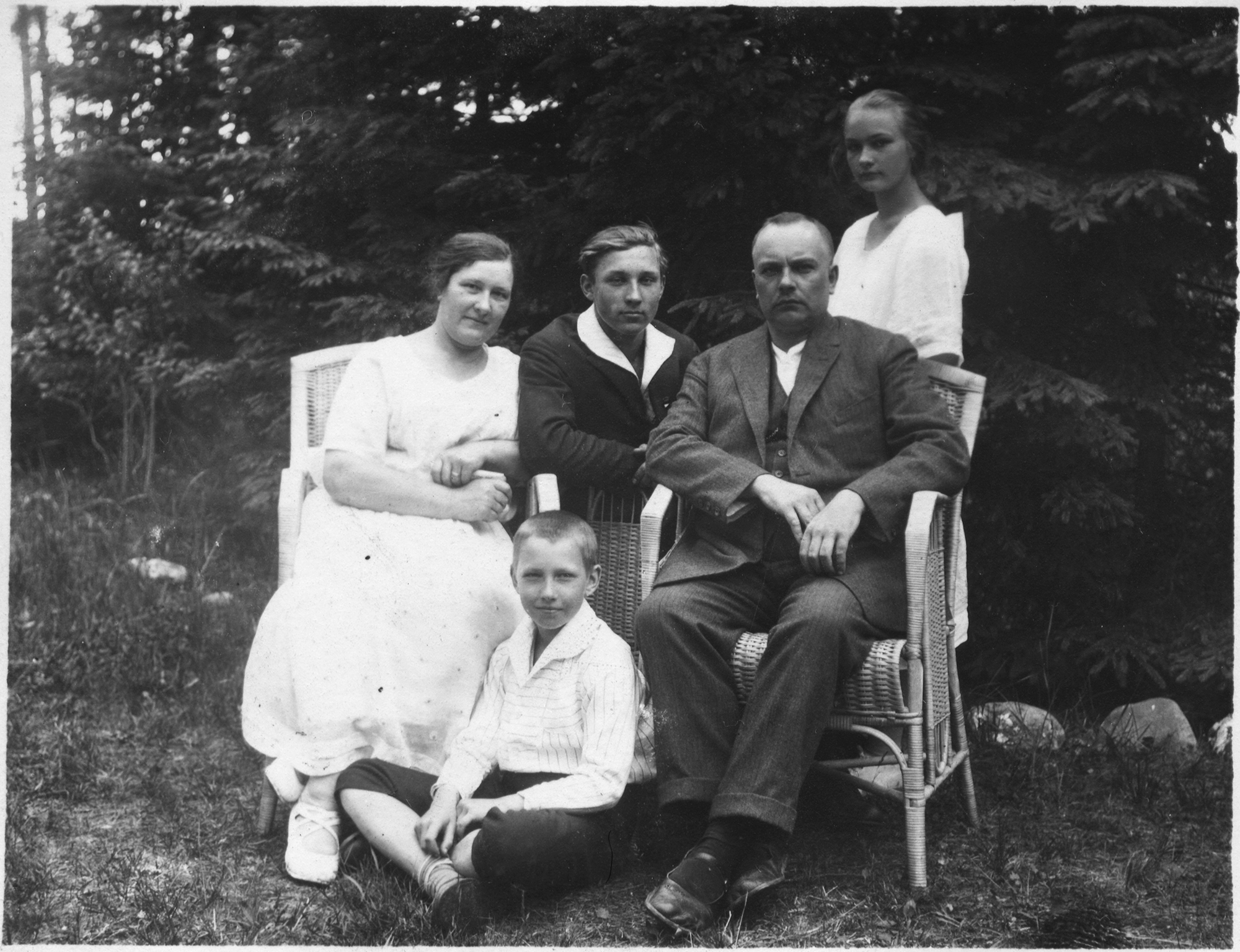Ettevõtja Jaan Zimmermanni perekond Metsarahu villa õuel 1935. aasta juulis. Foto: Tedrekin / Wikipedia Commons (CC BY-SA 4.0)