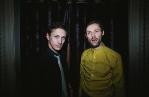 Faun Racket ‒ m&uuml;&uuml;tiline olevus bassimuusikarindelt