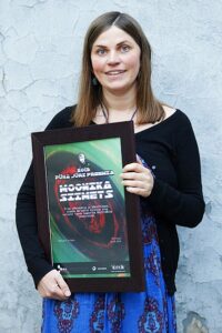 P&uuml;ha J&uuml;ri nimelise preemia p&auml;lvis režiss&ouml;&ouml;r Moonika Siimets