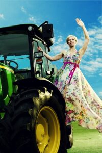 Esietendub Tiina Tauraite monoetendus „Näitlejannast põllumeheks”