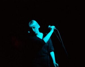 Molly Nilsson astub üles koos Lotte ja Robert Jürjendaliga