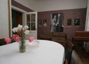 Eduard Vilde teatrikirge avav n&auml;itus Kastellaanimajas