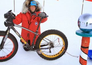 Lihtne mees jalgrattaga Antarktikas