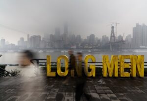 Avatakse Ott Kadariku fotonäitus „Mida rääkisid silmaterade sees olevad mehikesed”