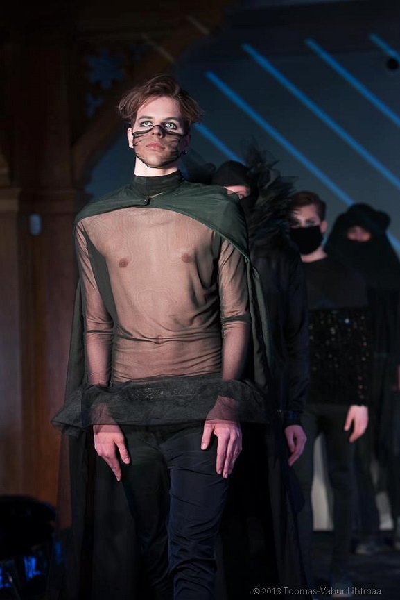 Mood-Performance-Tants toob Tartu Kaubamajja moedisaini koondnäituse