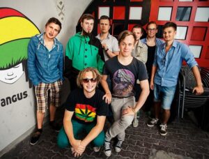 Reggae- ja skabänd Angus esitleb Sinilinnus esikalbumit