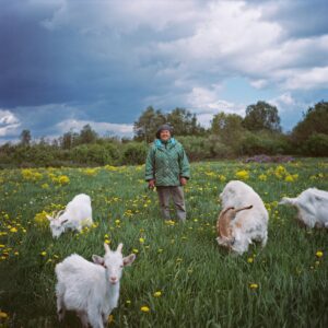 Annika Haasi fotoseeria „Lennukivaatlejad” jälgib viimase nõukogude inimese väljasuremist