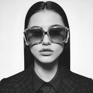 Tallinnas avas uksed vintage-prillide esinduspood