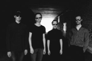 Holy Motors – pimeda aja bänd