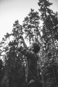 Marten Kuningas ja kompanii teevad neerukividest kaelakee ja kaevavad suust kulda