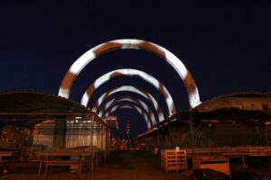 Lasnamäel ärkas üheks õhtuks ellu Priisle kaarte skulptuur