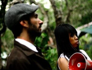 Abstraktsioonide Öö Kultuurikatla Aias pakub tsirkust, teknot ja linnulaulu