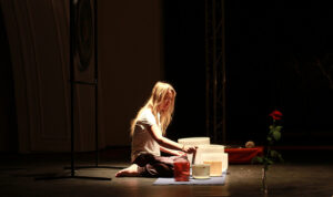 Teater Poetico kaevab juurteni välja