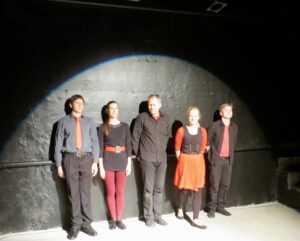 Improteater Impeerium vastab Improgrupp Jaa! esitatud jää-ämbri väljakutsele heategevusliku etendusega