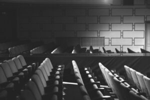 Kes teab, mis on moes ehk Kriitilisest pilgust moemaailmas