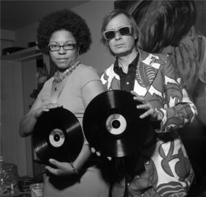 Sel reedel tantsitab mutantdiskolasi vokaal-house’i duo Cola & Jimmu ehk Jimi Tenor ja Nicole Willis