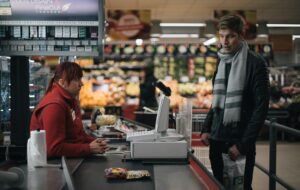 Esilinastus Moonika Siimetsa lühikomöödia „Roosa kampsun”