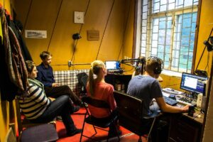 Anarhiast t&auml;pit&auml;htedeni ehk Generaadio ABC