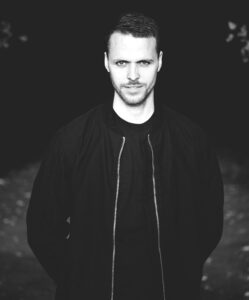 Henning Baer täidab klubi Ulme rütmilise müstikaga