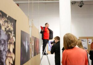 Näitus „Peatus” tutvustab Tartu Kõrgema Kunstikooli meedia- ja reklaamikunsti osakonnas valminud digitööde paremikku