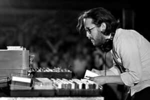 Kassetikuningas Brian Shimkovitz toob Haigla Peole Aafrika mustreid