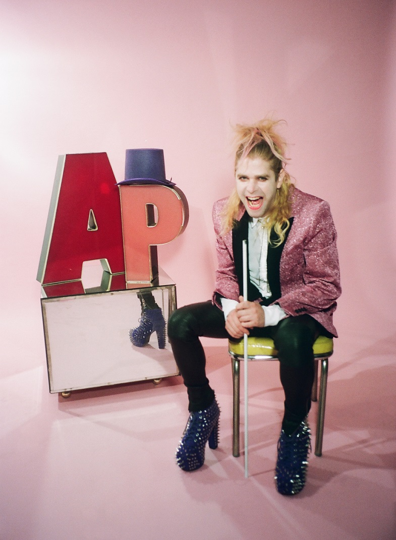 Indie-superstaar Ariel Pink juba ülehomme Noblessneri valukojas