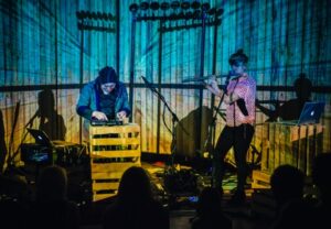 Uus Eesti Biit: Aparaat