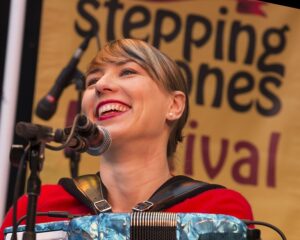 Akordionist Tuulikki Bartosik: „Ühtegi kultuuri ei saa selle säilitamise eesmärgil isoleerida.”