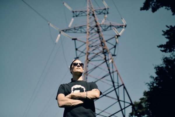 Tumedad biidid võlvi alt