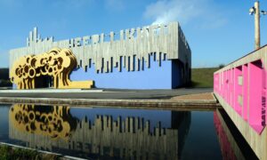 Arhitektuurismuutid ja roosamanna. Intervjuu Sam Jacobiga