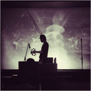 Üle Heli Festivali avaõhtu. Sisenemine ülemeeleseisundisse