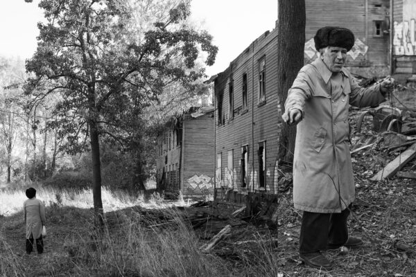 Sven Tupitsa fotonäitusel hargneb lahti elu Kopli liinidel