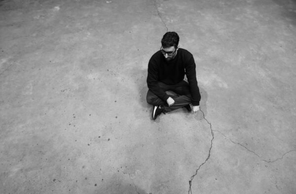 Sinilinnus astub üles UK techno-eklektik Randomer