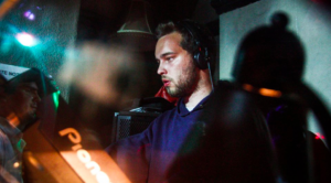 Haigla Pidu võõrustab vingerdava ja suitsuse tantsumuusika meest Max Graefi