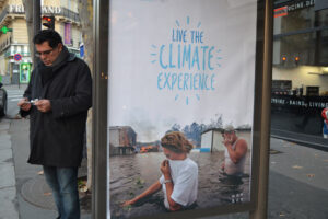 Kunstnikud protestivad korporatsioonide m&otilde;ju vastu Pariisi kliimakonverentsil