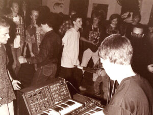 Kodumaise 4/4 teerajajad Hypnosaurus ja Neuronphase Aparaaditehases