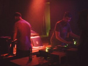 Eesti Monotoonrütmilise Muusika Selts esitleb: Rütmika Soundsystem